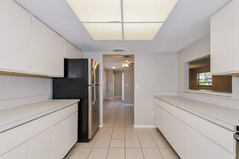 2,305/Mo, 4254 Dryden Cir Sarasota, FL 34241 Kitchen View 2