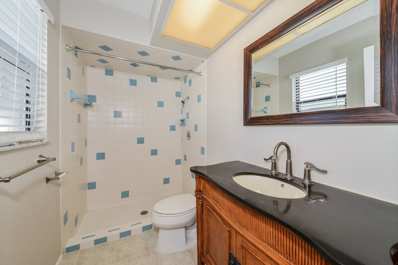 2,305/Mo, 4254 Dryden Cir Sarasota, FL 34241 Main Bathroom View