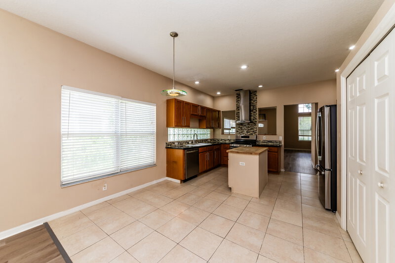 2,460/Mo, 12336 Hollybush Ter Lakewood Ranch, FL 34202 Kitchen View