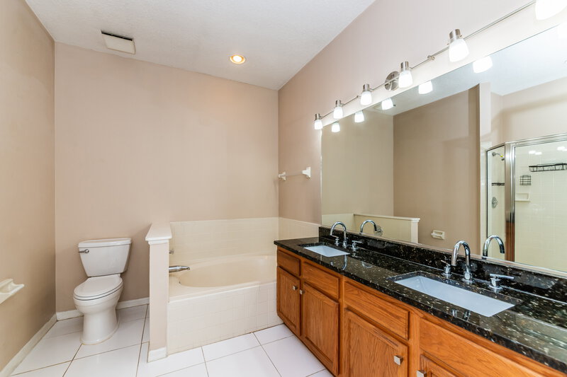 2,460/Mo, 12336 Hollybush Ter Lakewood Ranch, FL 34202 Main Bathroom View