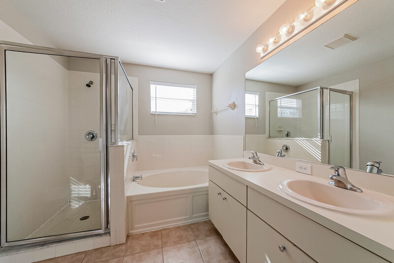 2,050/Mo, 4163 Day Bridge Pl Ellenton, FL 34222 Main Bathroom View