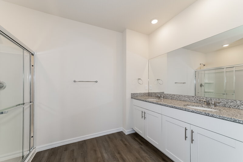 3,415/Mo, 4009 Shady Foxtail Ct Sarasota, FL 34240 Main Bathroom View