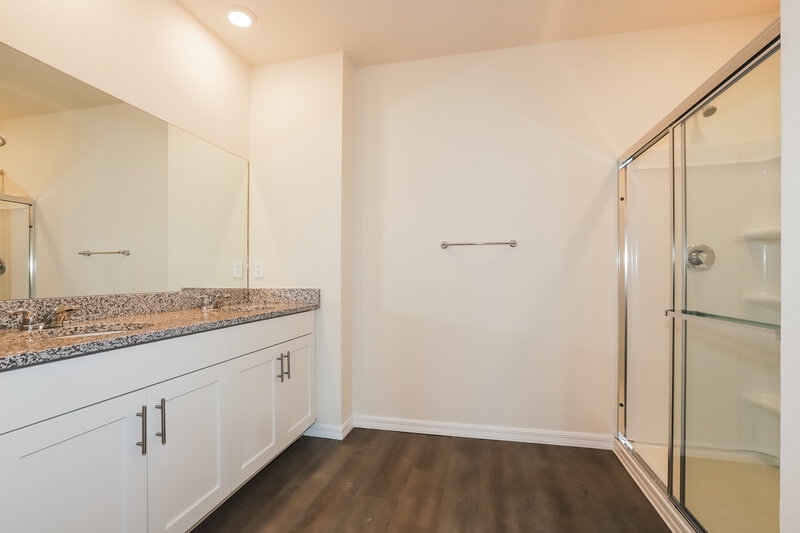 3,415/Mo, 4060 Shady Foxtail Ct Sarasota, FL 34240 Main Bathroom View