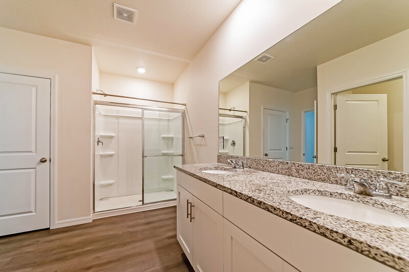 3,395/Mo, 4064 Shady Foxtail Ct Sarasota, FL 34240 Main Bathroom View