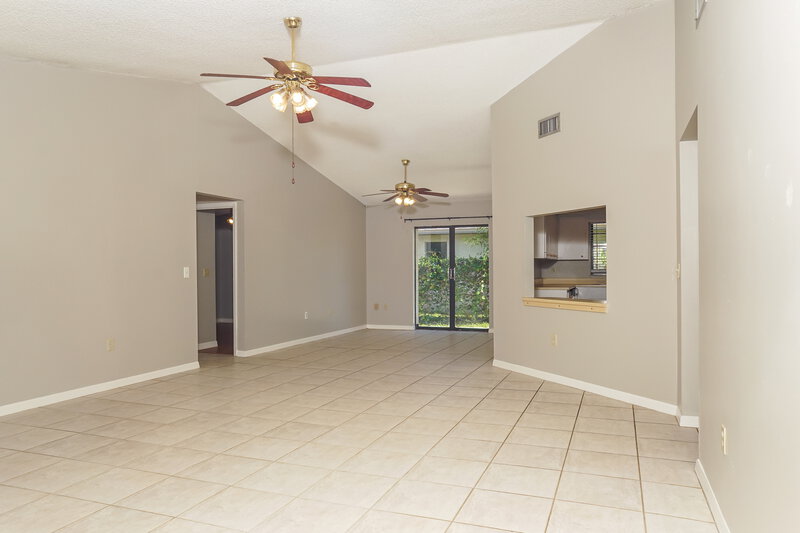 2,615/Mo, 4913 Ithaca Ln Sarasota, FL 34243 Living Room View 2