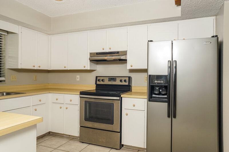 2,615/Mo, 4913 Ithaca Ln Sarasota, FL 34243 Kitchen View 2
