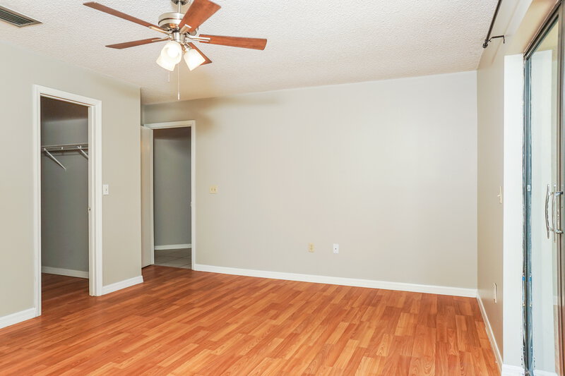 2,615/Mo, 4913 Ithaca Ln Sarasota, FL 34243 Main Bedroom View