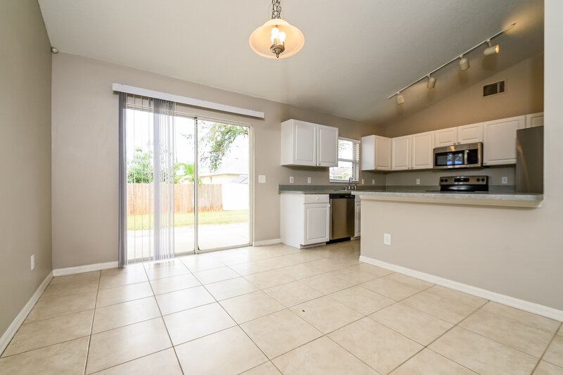 2,355/Mo, 7823 48th Pl E Bradenton, FL 34203 Dining Room View