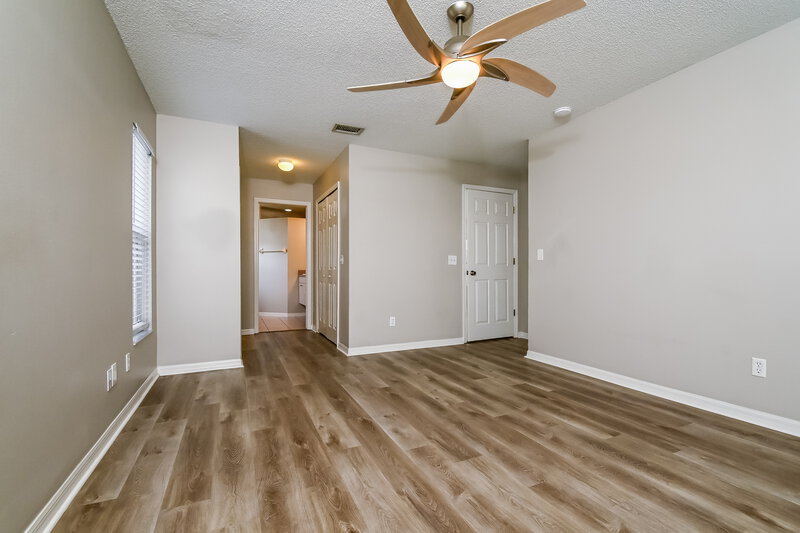 2,355/Mo, 7823 48th Pl E Bradenton, FL 34203 Main Bedroom View 2