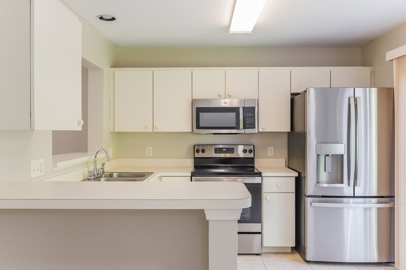 2,150/Mo, 6463 Coral Creek Ct Ellenton, FL 34222 Kitchen View 2