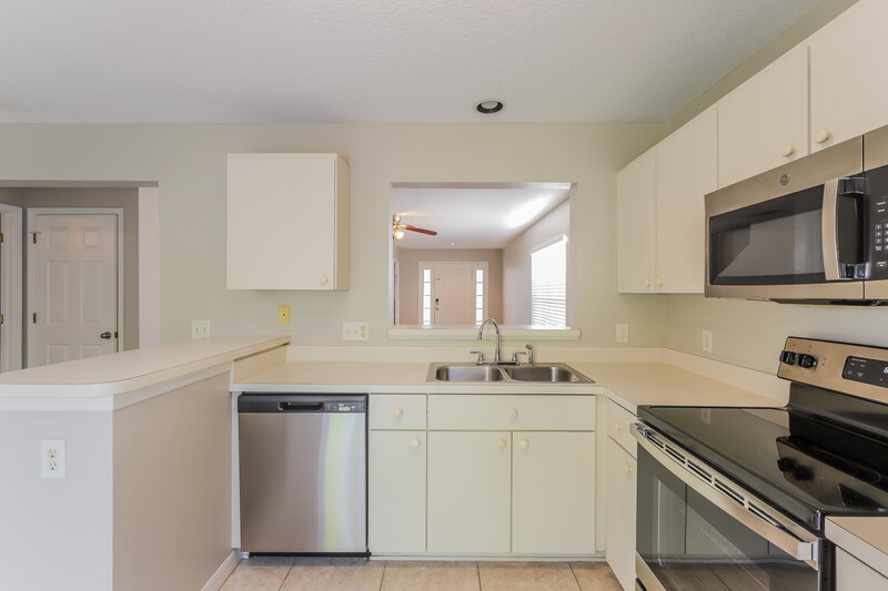 2,150/Mo, 6463 Coral Creek Ct Ellenton, FL 34222 Kitchen View 3