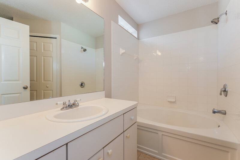 2,150/Mo, 6463 Coral Creek Ct Ellenton, FL 34222 Main Bathroom View