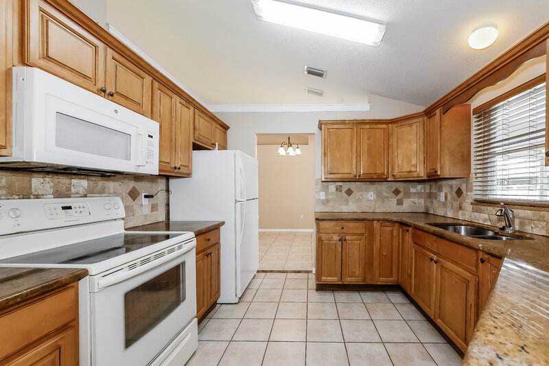 2,460/Mo, 6888 Mauna Loa Blvd Sarasota, FL 34241 Kitchen View