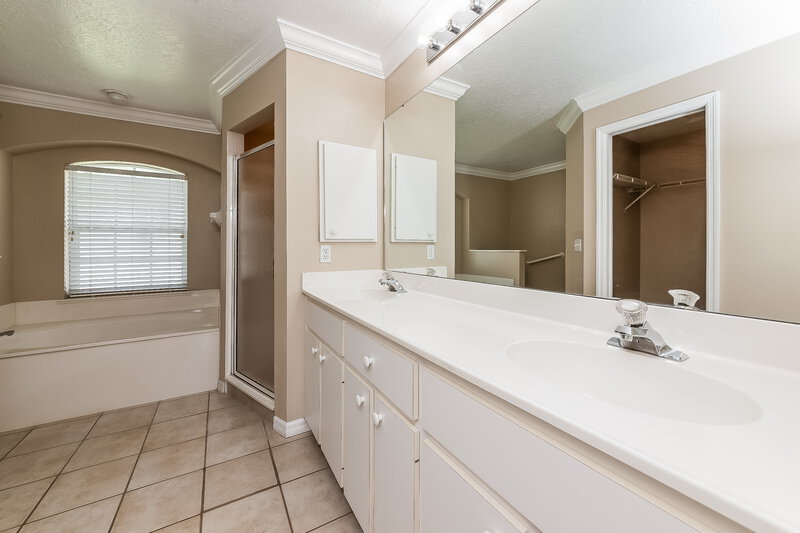 2,460/Mo, 6888 Mauna Loa Blvd Sarasota, FL 34241 Main Bathroom View
