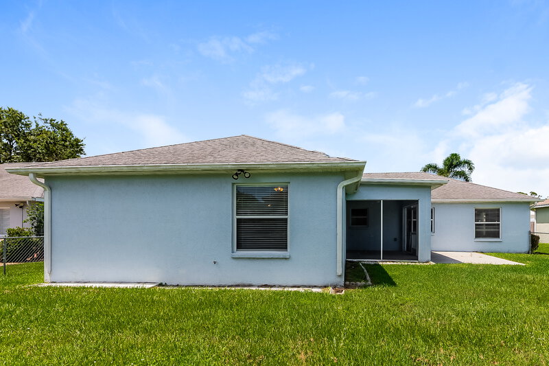 2,460/Mo, 6888 Mauna Loa Blvd Sarasota, FL 34241 Rear View