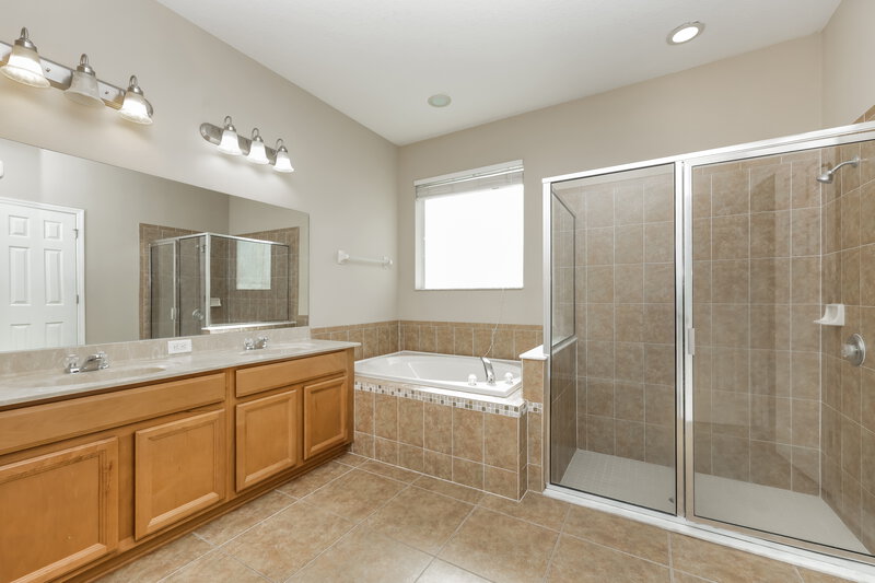 2,240/Mo, 9026 41st St E Parrish, FL 34219 Main Bathroom View