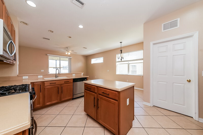 2,465/Mo, 15307 Skip Jack Loop Lakewood Ranch, FL 34202 Kitchen View 2