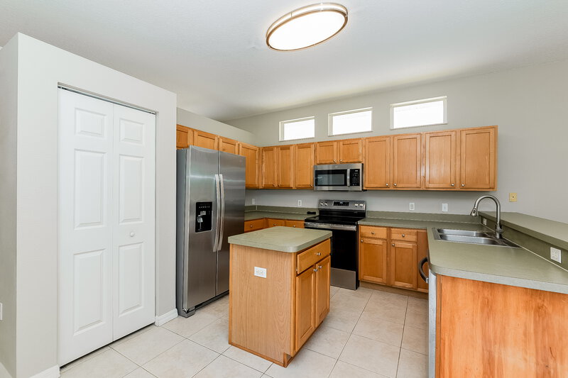 2,505/Mo, 1252 Millbrook Cir Bradenton, FL 34212 Kitchen View
