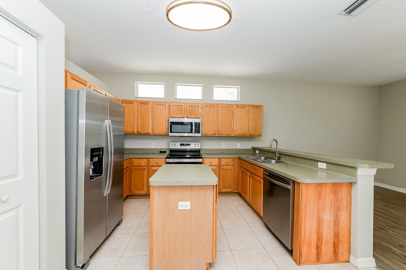 2,505/Mo, 1252 Millbrook Cir Bradenton, FL 34212 Kitchen View 2