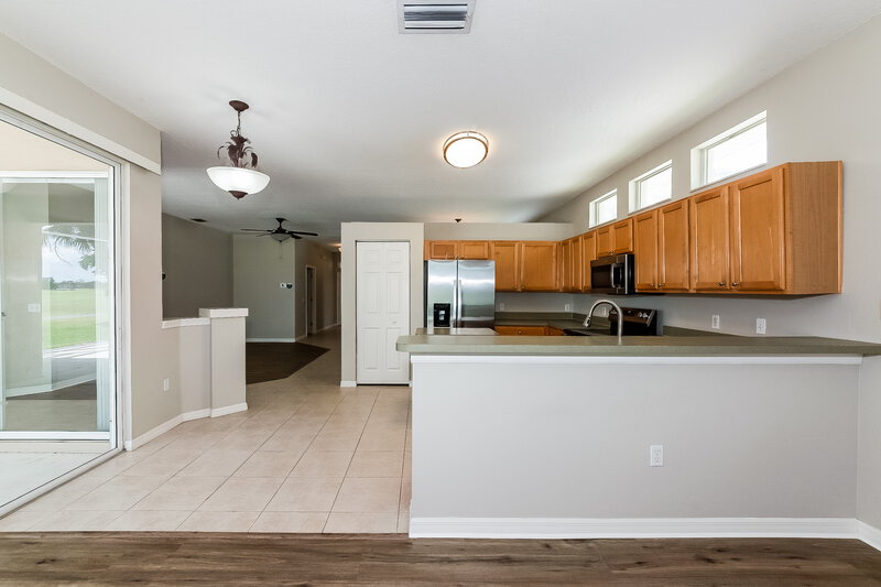 2,555/Mo, 1252 Millbrook Cir Bradenton, FL 34212 Kitchen View