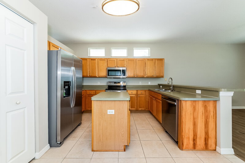 2,555/Mo, 1252 Millbrook Cir Bradenton, FL 34212 Kitchen View 2