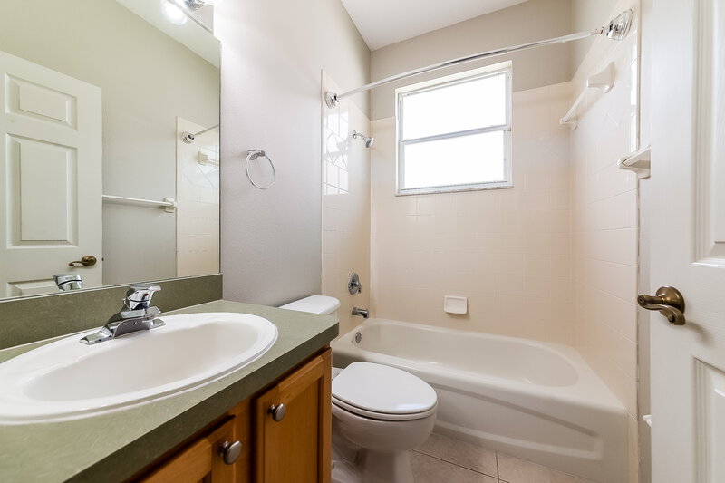 2,555/Mo, 1252 Millbrook Cir Bradenton, FL 34212 Bathroom View