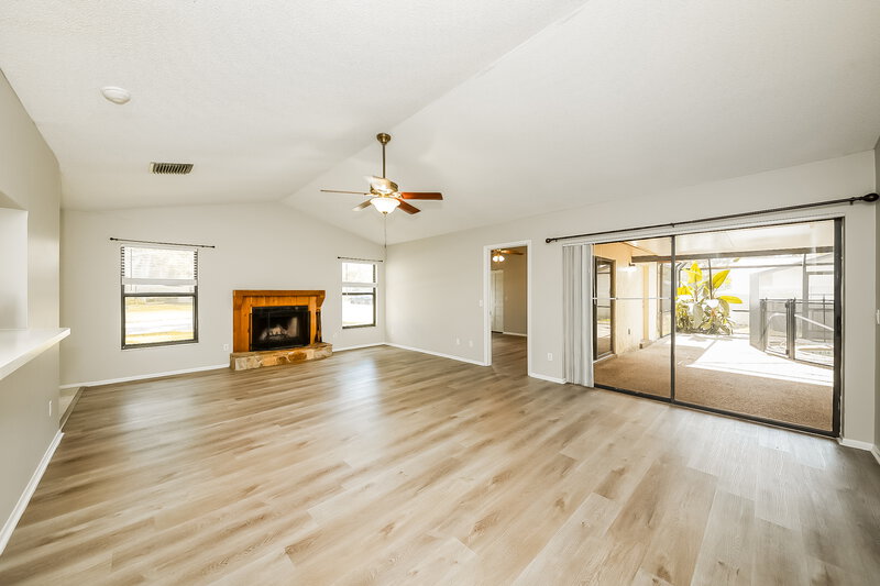 2,685/Mo, 4725 Country Oaks Blvd Sarasota, FL 34243 Living Room View 2