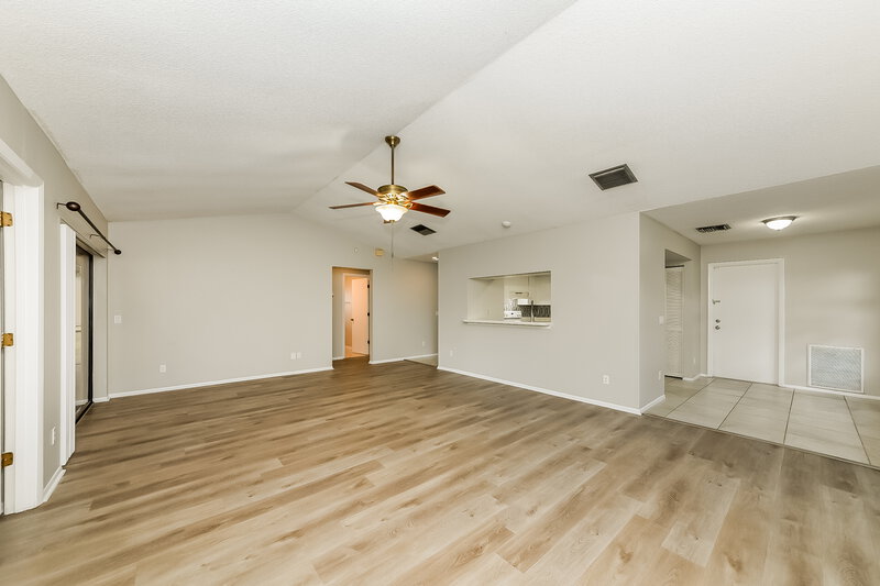 2,685/Mo, 4725 Country Oaks Blvd Sarasota, FL 34243 Living Room View 3