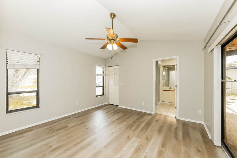 2,685/Mo, 4725 Country Oaks Blvd Sarasota, FL 34243 Main Bedroom View