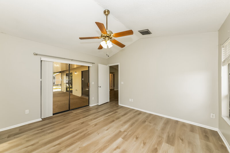 2,685/Mo, 4725 Country Oaks Blvd Sarasota, FL 34243 Main Bedroom View 2