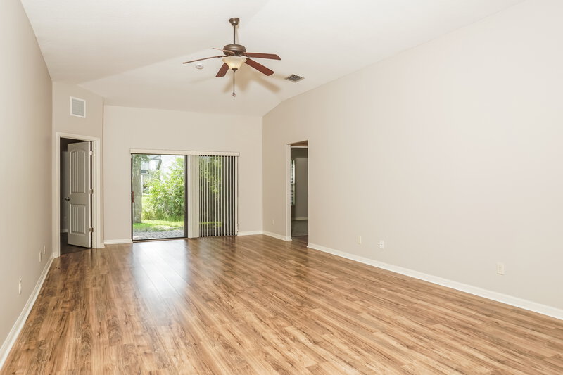 2,170/Mo, 433 San Lorenzo Ct Bradenton, FL 34208 Living Room View