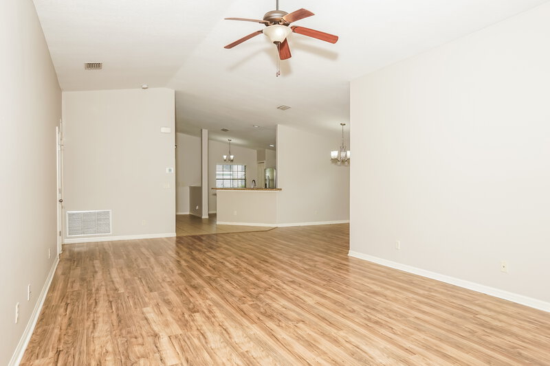 2,170/Mo, 433 San Lorenzo Ct Bradenton, FL 34208 Living Room View 2