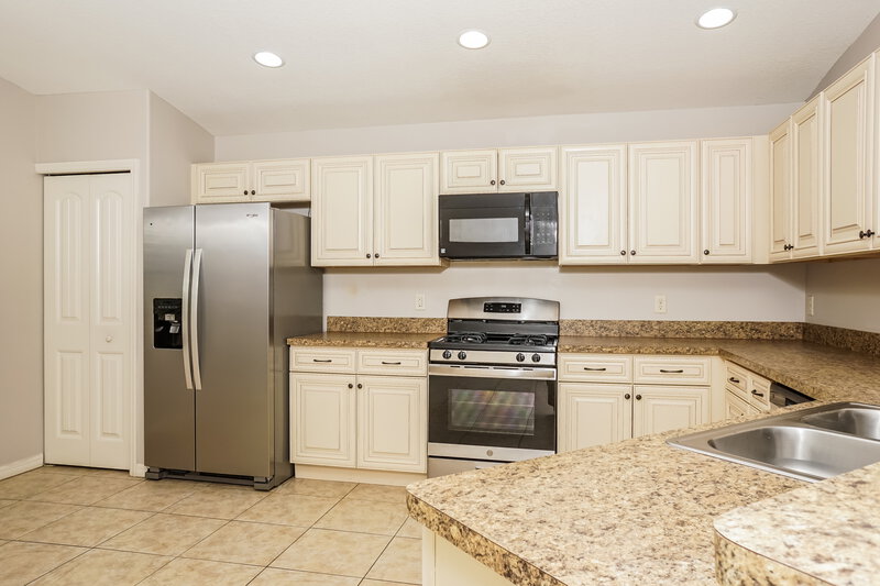 2,170/Mo, 433 San Lorenzo Ct Bradenton, FL 34208 Kitchen View