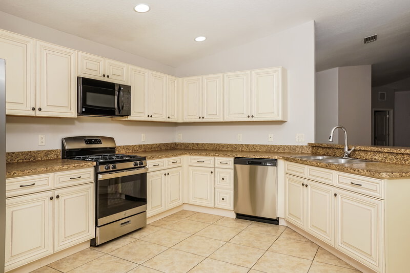 2,170/Mo, 433 San Lorenzo Ct Bradenton, FL 34208 Kitchen View 2