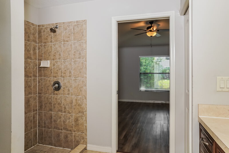 2,170/Mo, 433 San Lorenzo Ct Bradenton, FL 34208 Main Bathroom View 2