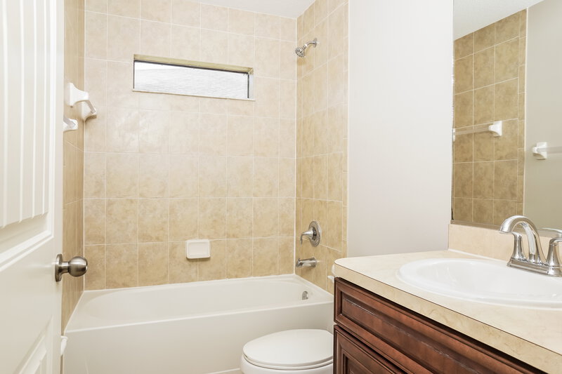 2,170/Mo, 433 San Lorenzo Ct Bradenton, FL 34208 Bathroom View