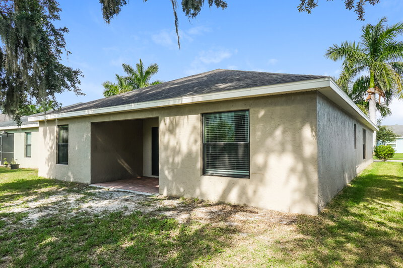 2,170/Mo, 433 San Lorenzo Ct Bradenton, FL 34208 Rear View
