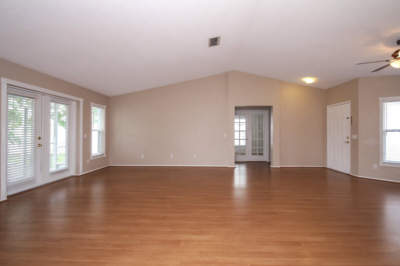 2,400/Mo, 11109 3rd Ave E Bradenton, FL 34212 Living Room View