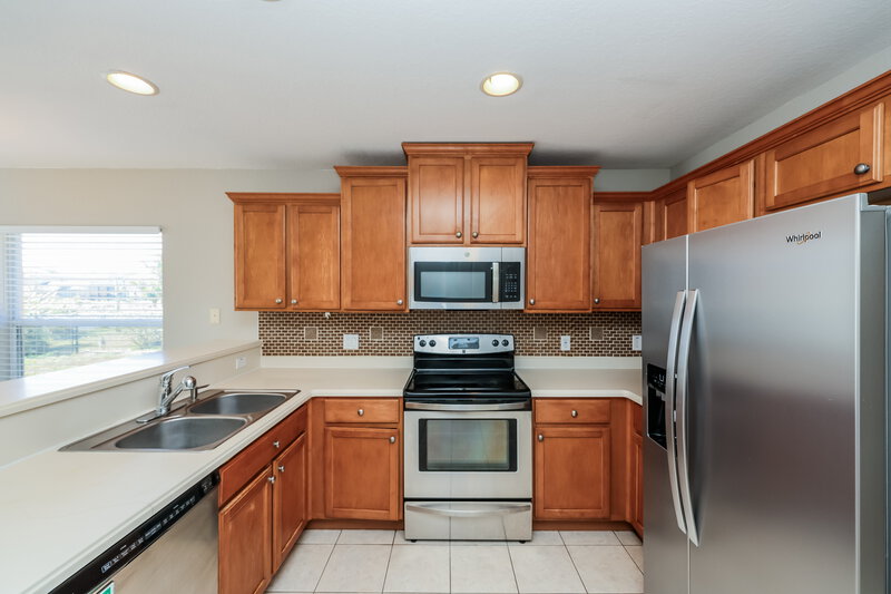 2,485/Mo, 7032 Chatum Light Run Bradenton, FL 34212 Kitchen View