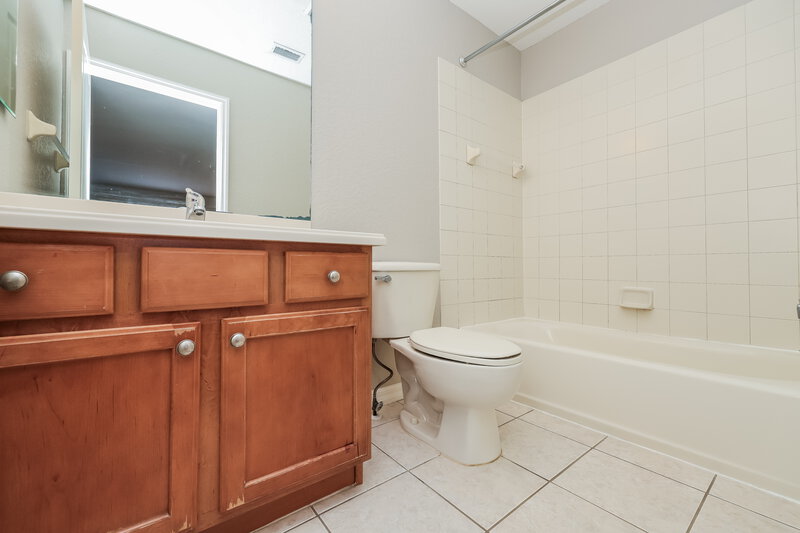 2,485/Mo, 7032 Chatum Light Run Bradenton, FL 34212 Bathroom View