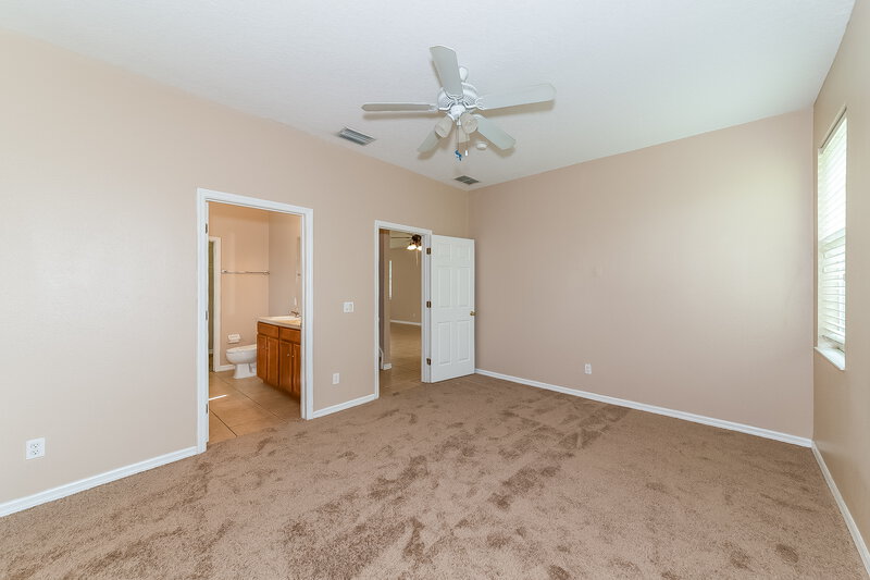 2,520/Mo, 14248 Gnatcatcher Ter Lakewood Ranch, FL 34202 Main Bedroom View 2