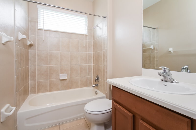 2,495/Mo, 2322 125th Dr E Parrish, FL 34219 Bathroom View