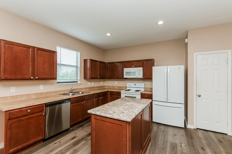 2,320/Mo, 10716 55th Ct E Parrish, FL 34219 Kitchen View 2