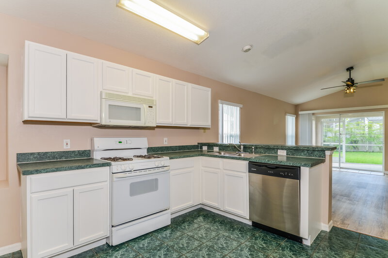 2,395/Mo, 12134 Winding Woods Way Lakewood Ranch, FL 34202 Kitchen View