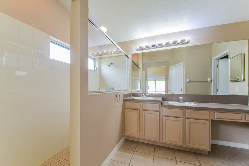 2,395/Mo, 12134 Winding Woods Way Lakewood Ranch, FL 34202 Main Bathroom View