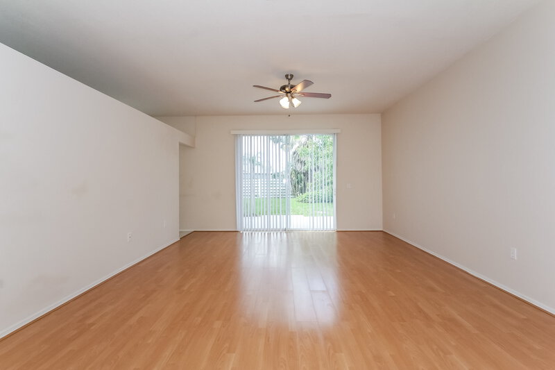 1,760/Mo, 9208 69th Ave E Palmetto, FL 34221 Living Roomlarge View 2