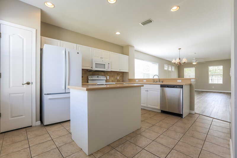 2,480/Mo, 4924 Forest Creek Trl Parrish, FL 34219 Kitchen View
