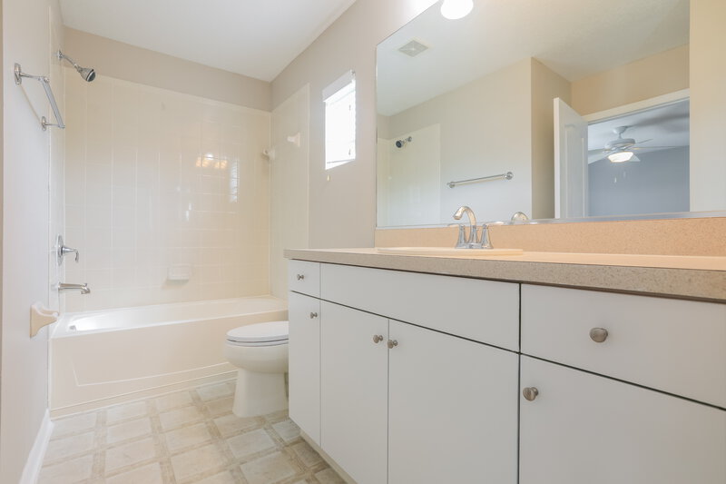 2,480/Mo, 4924 Forest Creek Trl Parrish, FL 34219 Bathroom View 2