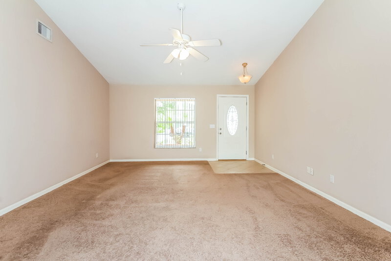 2,650/Mo, 4637 72nd Ct E Bradenton, FL 34203 Living Room View