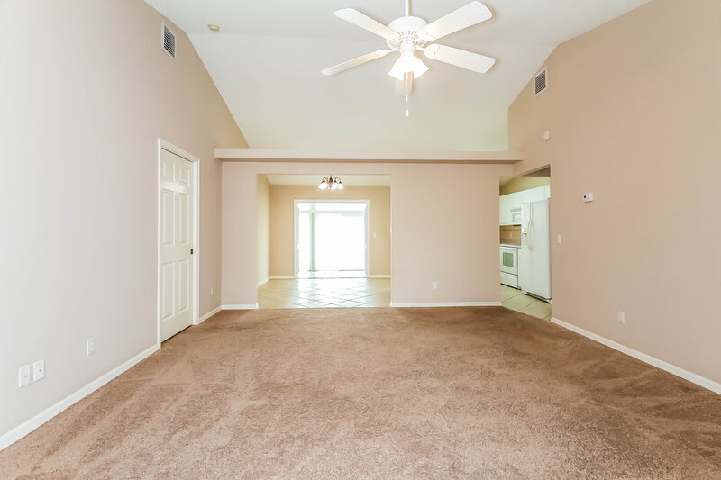 2,650/Mo, 4637 72nd Ct E Bradenton, FL 34203 Living Room View 2